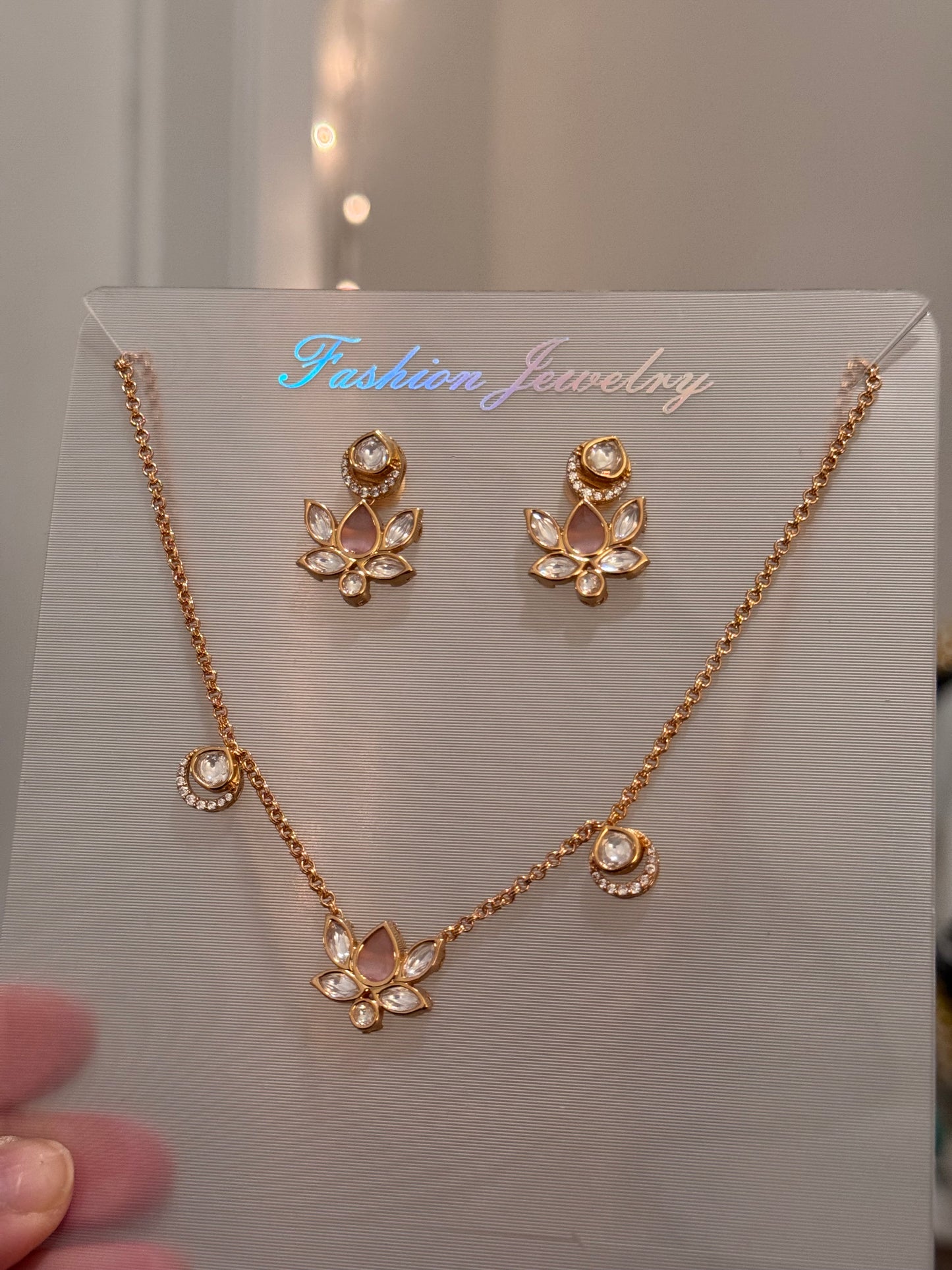 53311 - dainty necklace set
